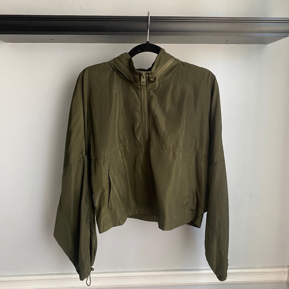 Cisono Lightweight Army Green Athletic Outerwear. Bomber Jacket Style. Women's M